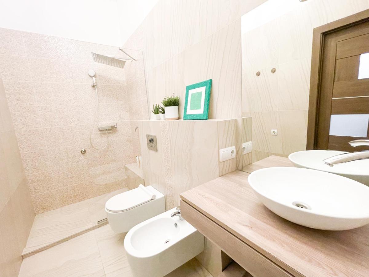 Downtown Deak-Ferris Wheel Luxury Home บูดาเปสต์ ภายนอก รูปภาพ
